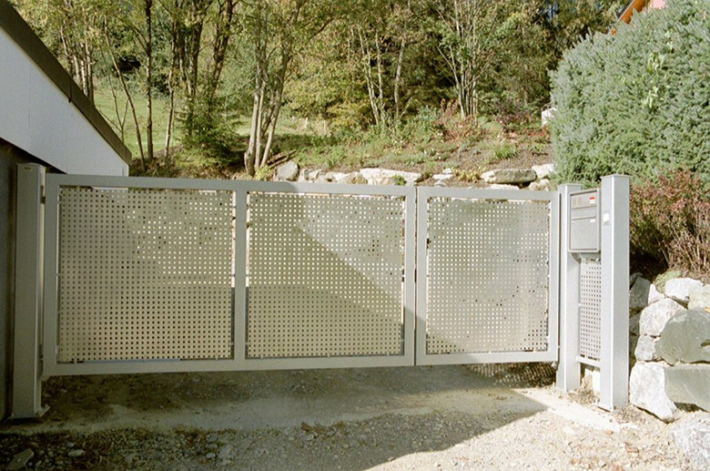 RUKU-Hoftor_Aluminiumverkleidung_A222