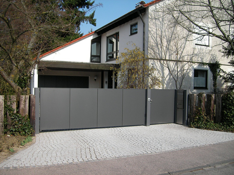 RUKU-Hoftor_Kunstoffverkleidung_A402