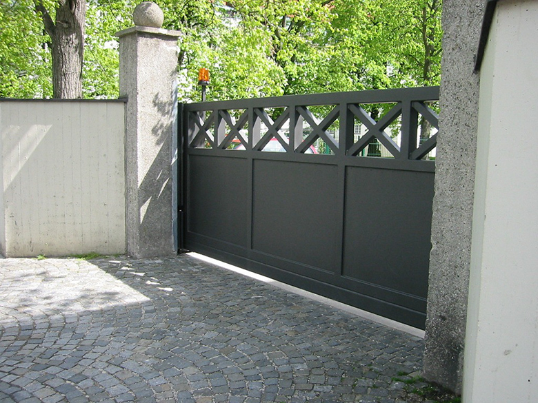 RUKU-Hoftor_Aluminiumverkleidung_A218