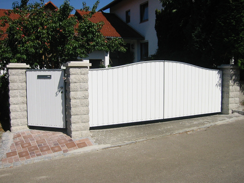 RUKU-Hoftor_Holzverkleidung_A315